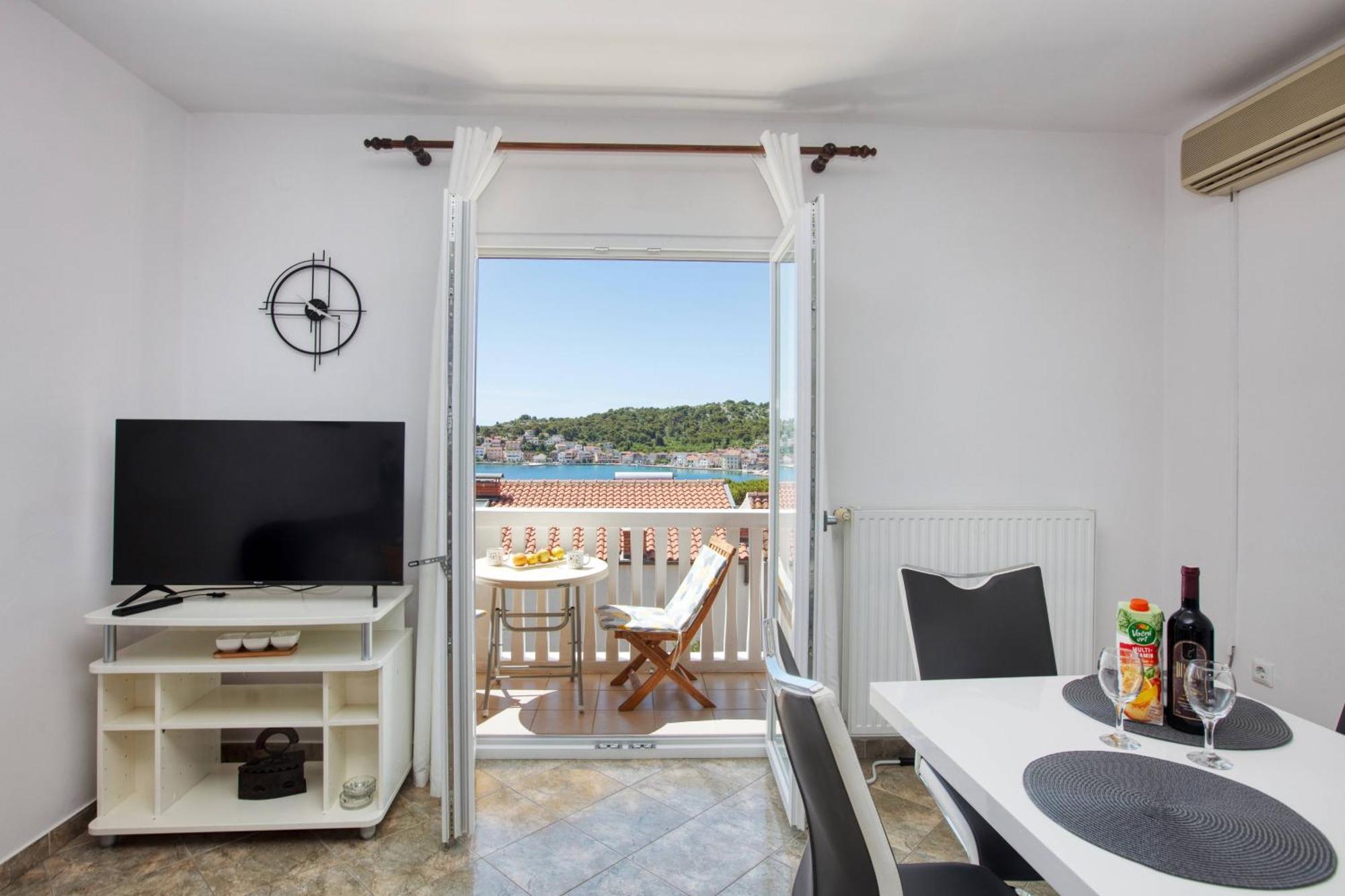 Apartments By The Sea Tisno, Murter - 812 Номер фото