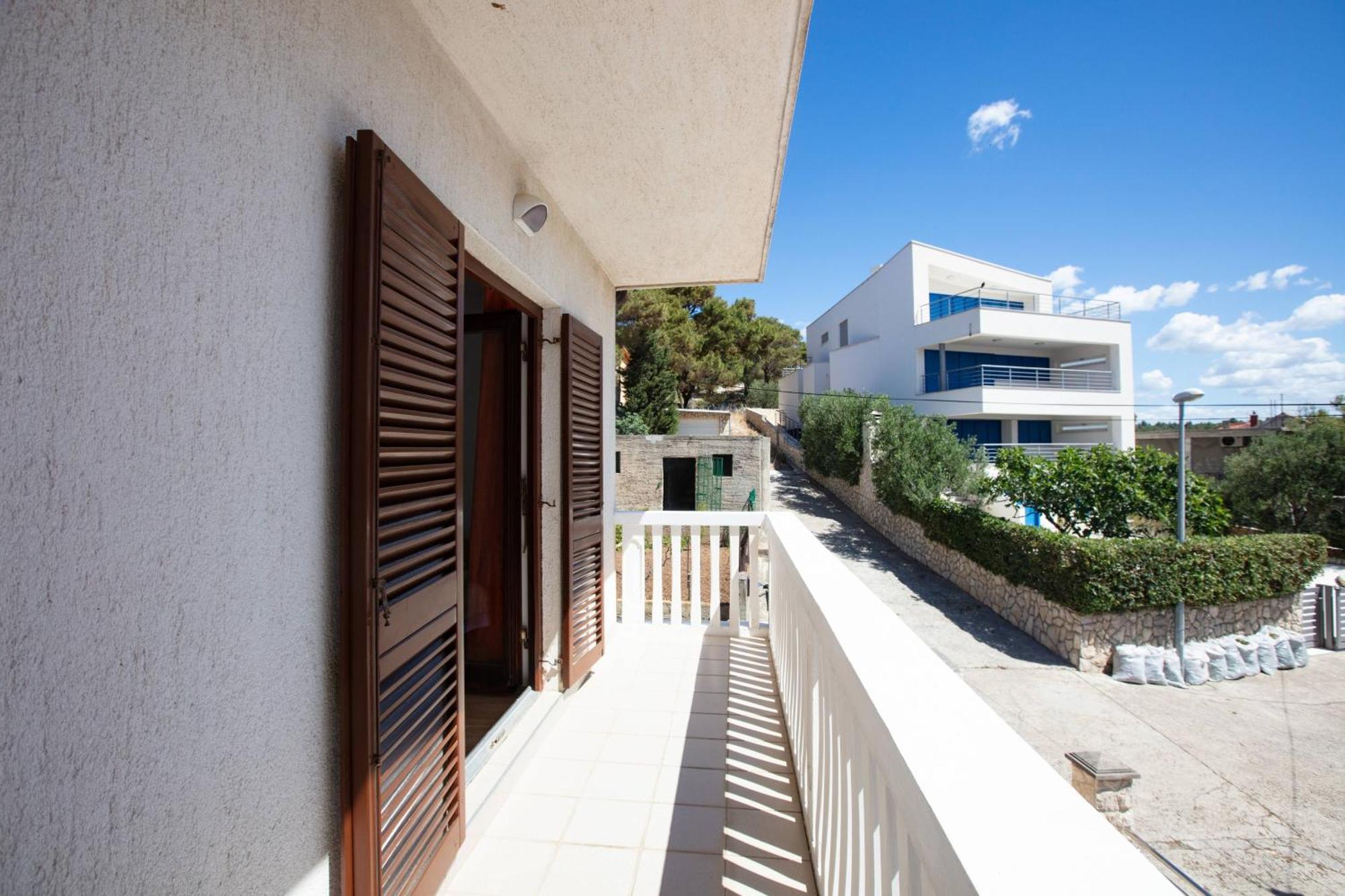 Apartments By The Sea Tisno, Murter - 812 Екстер'єр фото