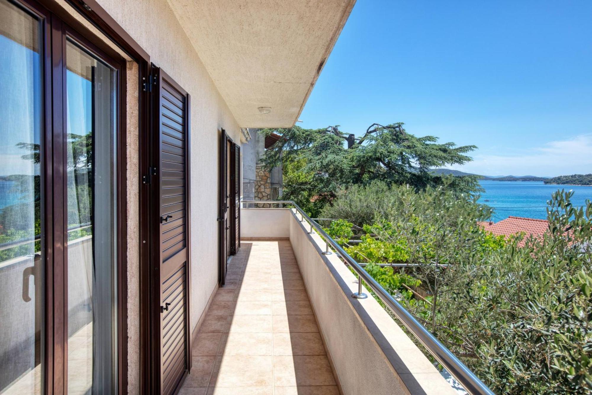Apartments By The Sea Tisno, Murter - 812 Екстер'єр фото